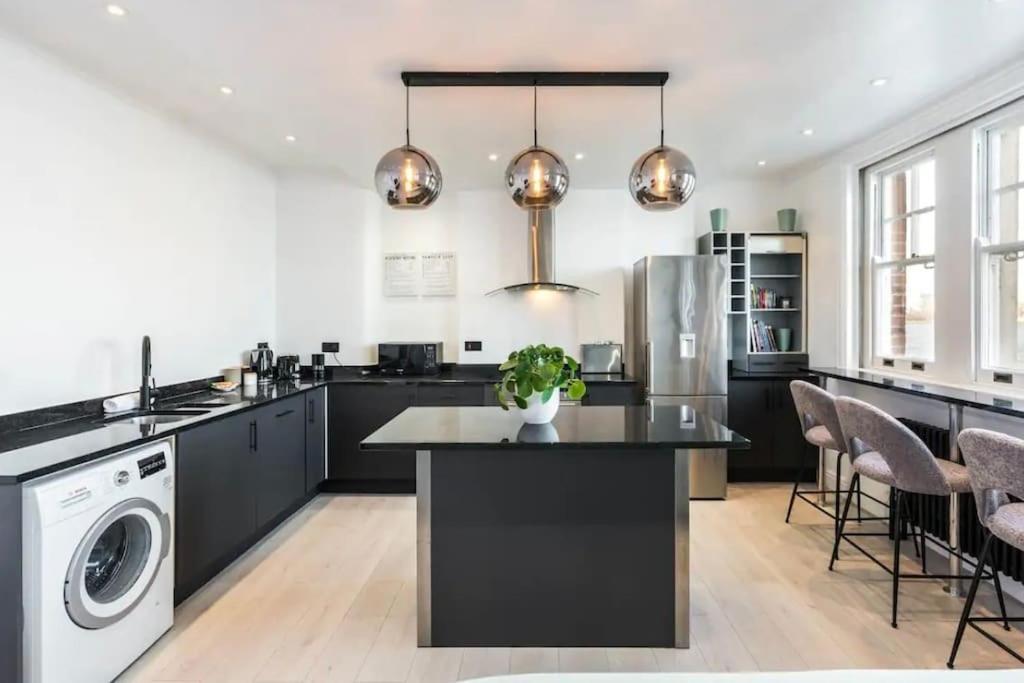3 X Bedroom Riverside Flat With Hot Tub On Roof Terrace London Exterior photo
