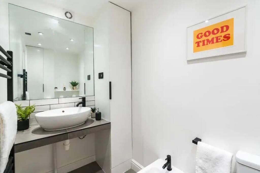 3 X Bedroom Riverside Flat With Hot Tub On Roof Terrace London Exterior photo