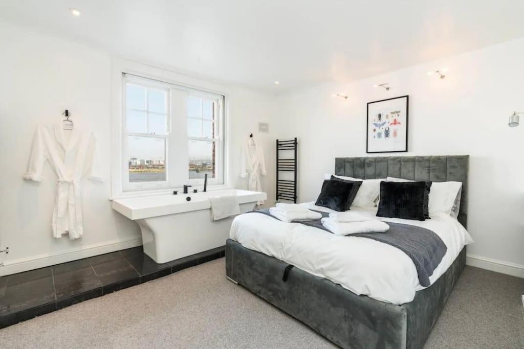 3 X Bedroom Riverside Flat With Hot Tub On Roof Terrace London Exterior photo